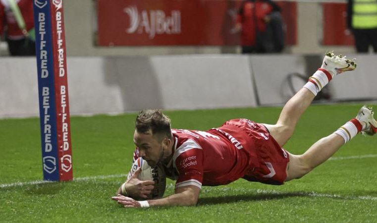 Salford Red Devils have tied down full-back Ryan Brierley