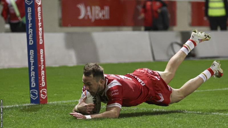 Salford Red Devils have tied down full-back Ryan Brierley