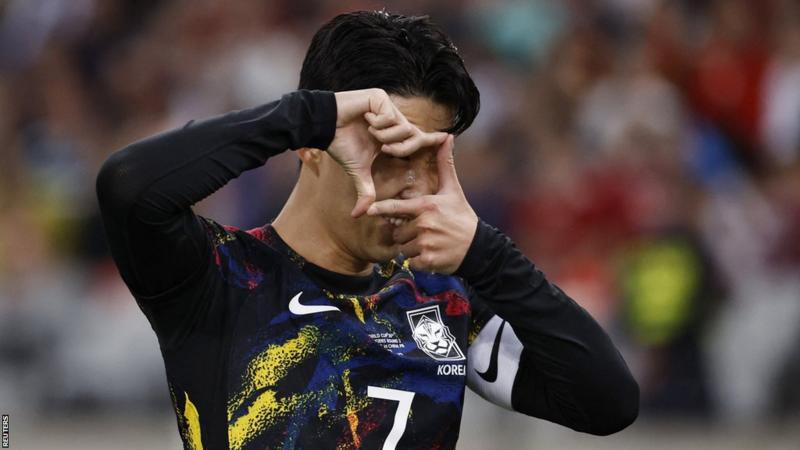 South Korea beat China 3-0 to maintain their perfect start