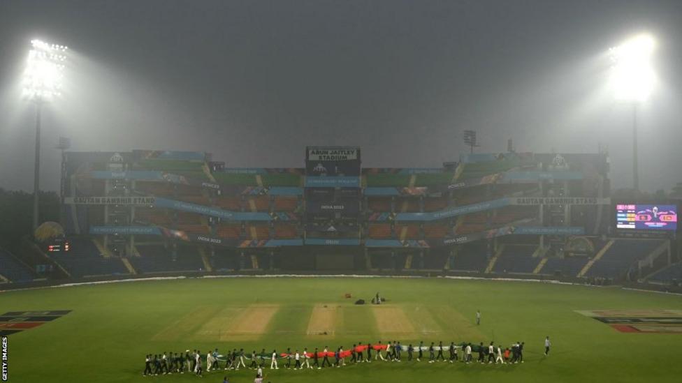 Cricket World Cup match goes ahead despite very unhealthy air quality