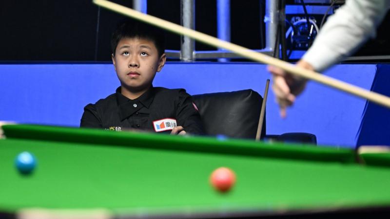 Wang Xinzhong, 12, beaten by Judd Trump in China