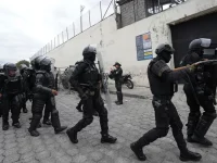 Ecuadorian police officers kidnapped, explosions reported